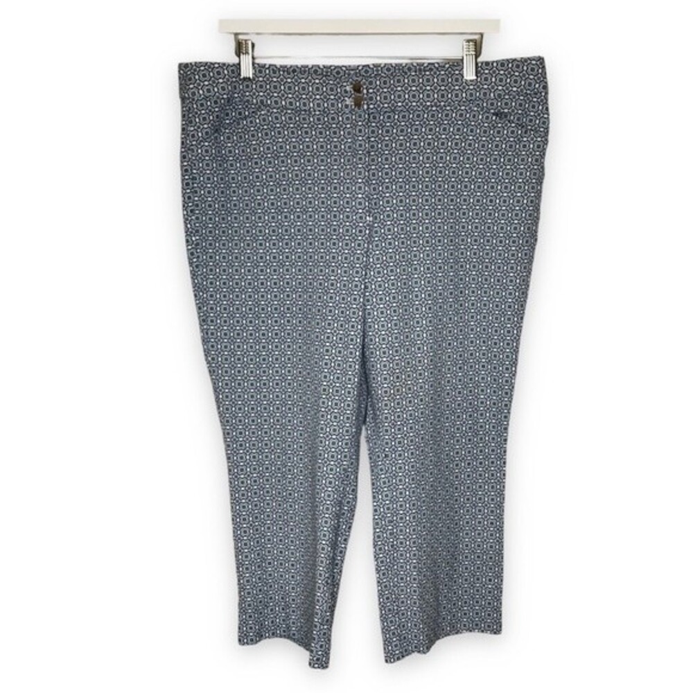 Chicos Cropped Medallion Print Blue Black White Stretch Pants Women Size 16 XL